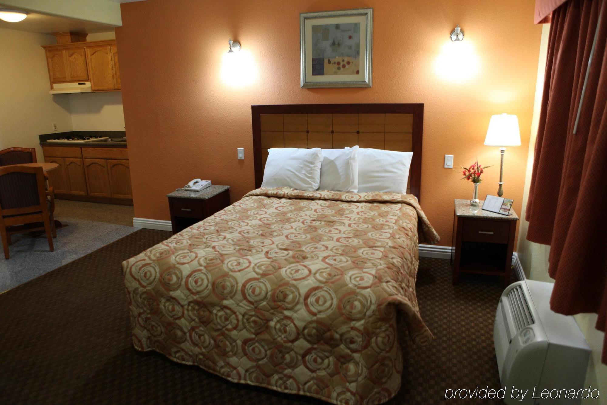 Glen Capri Inn And Suites - Burbank Universal Glendale Exterior photo